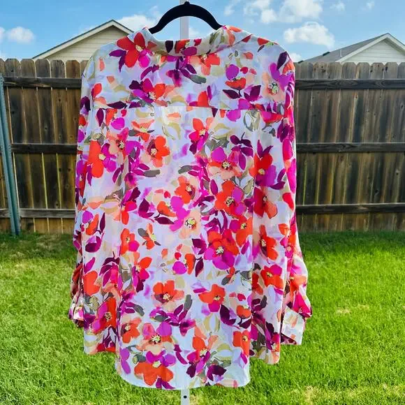 Investments Floral Blouse 2X - Picture 2 of 3